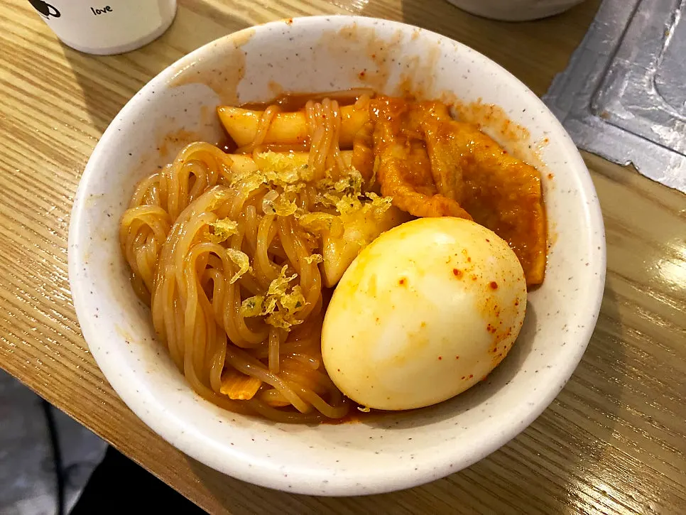 A plate piled high with Hyeonseonine's tteokbokki