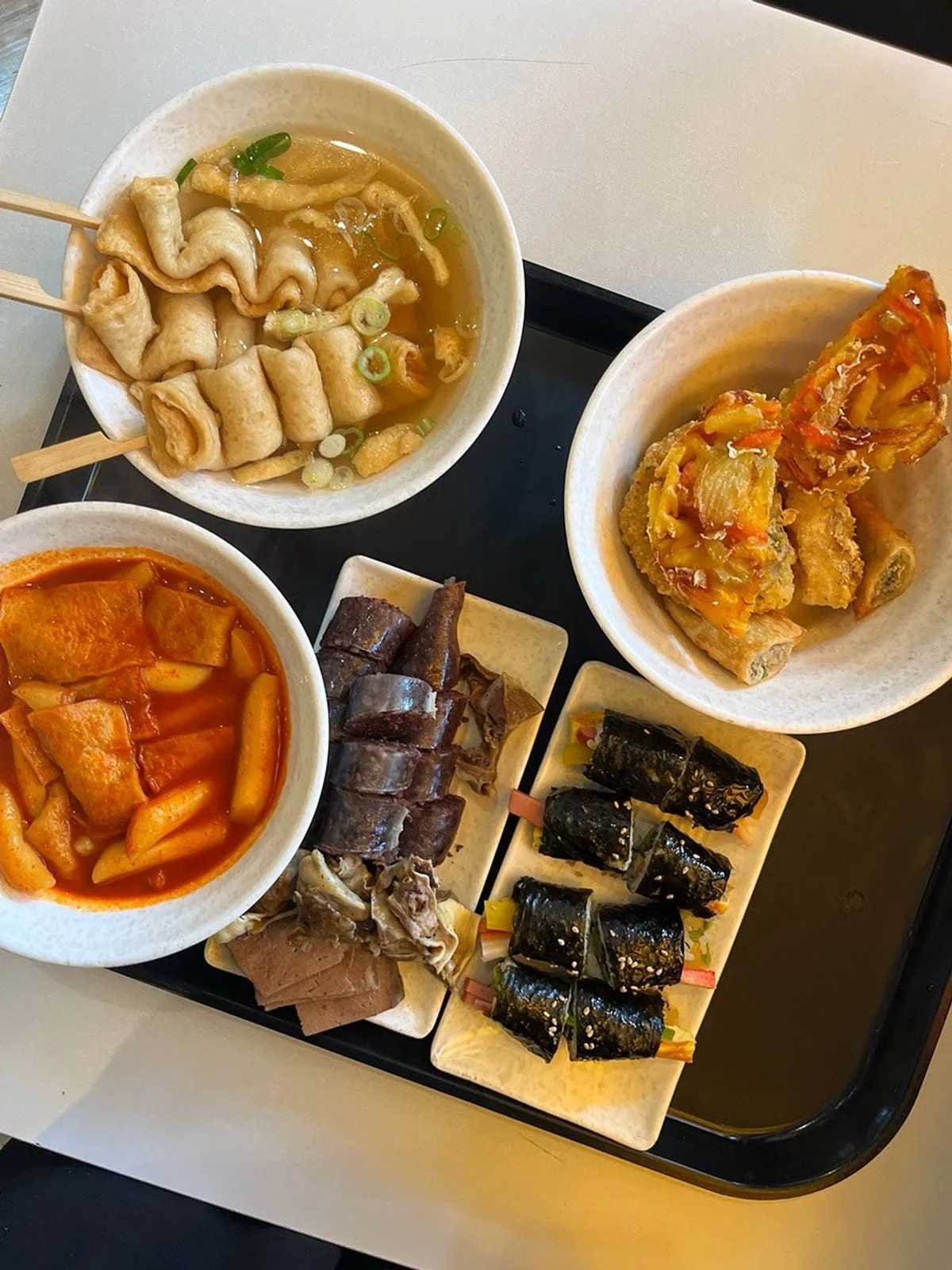 순대와 내장이 담긴 접시