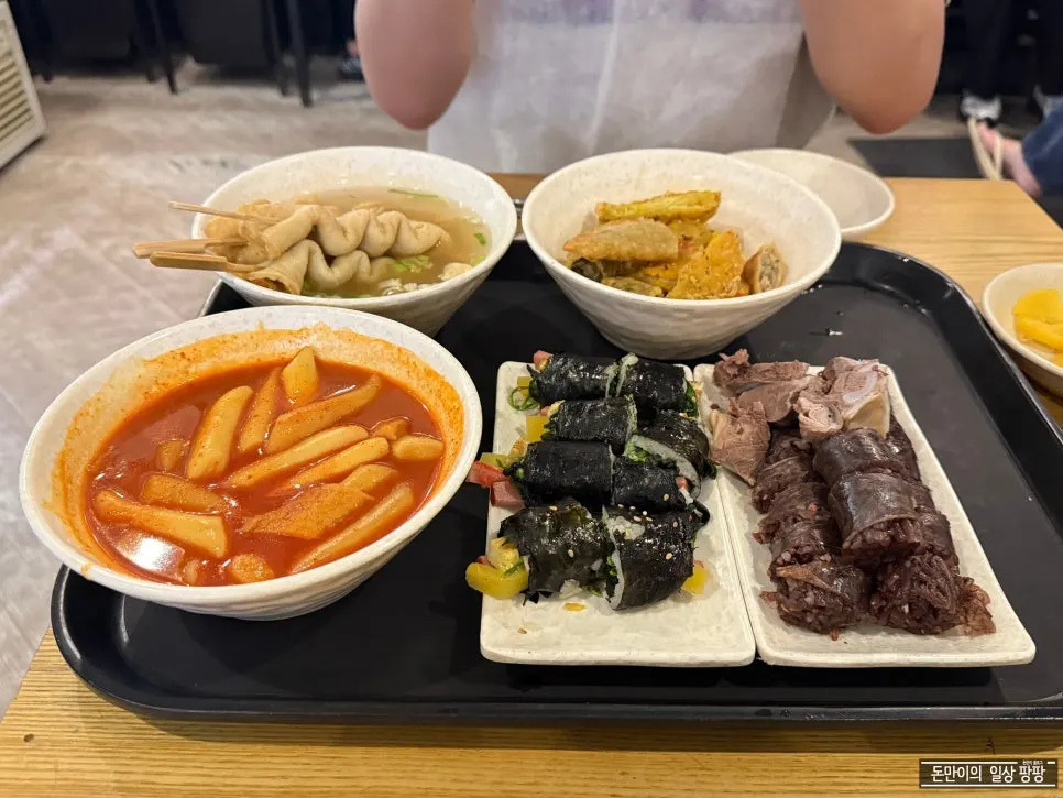 The Hyeonseonine Combo Set served on a tray