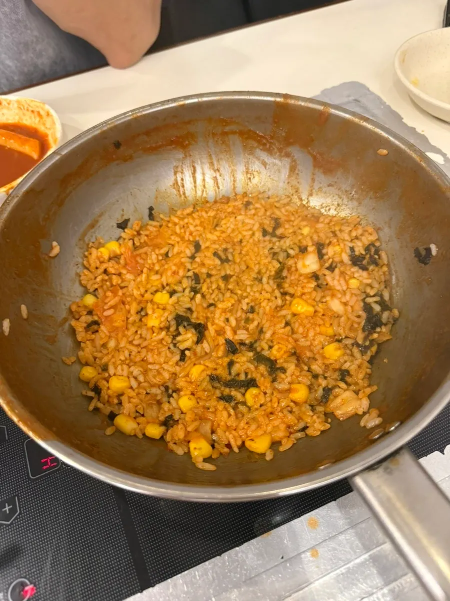 Fried rice with seaweed flakes and corn made from tteokbokki sauce