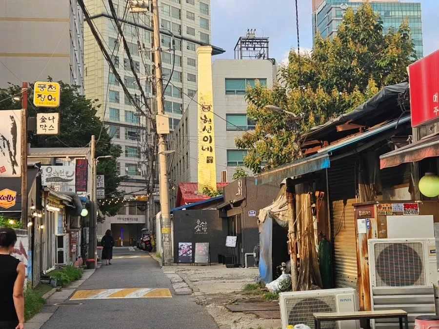 Exterior of Hyeonseonine Yongsan Main Branch near Sinyongsan Station