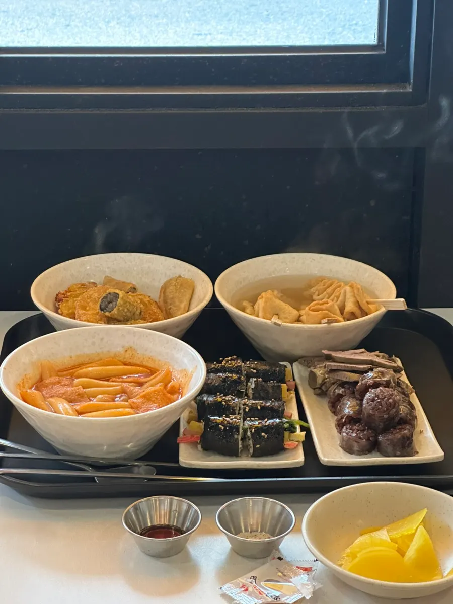 양념이 묻은 떡볶이 클로즈업