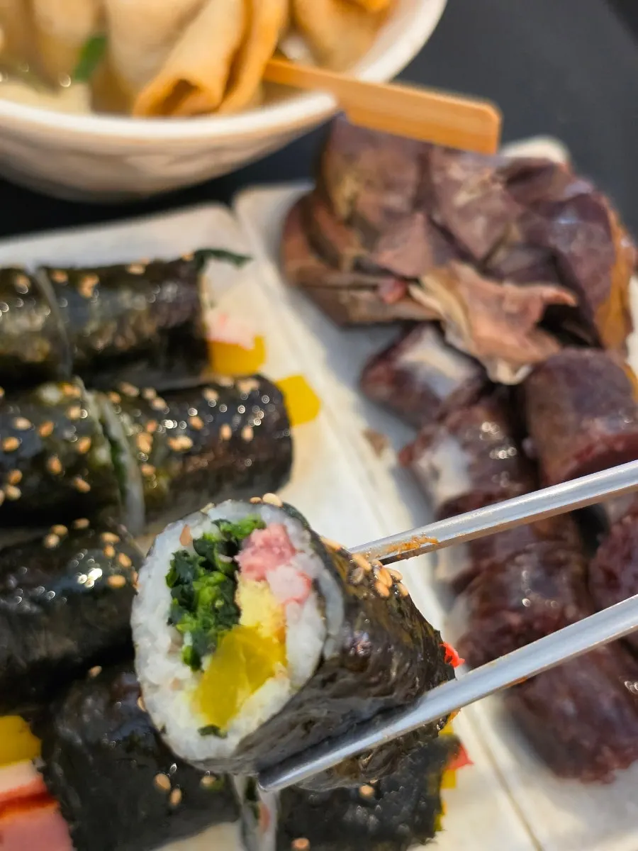 햄과 계란이 들어간 기본 김밥