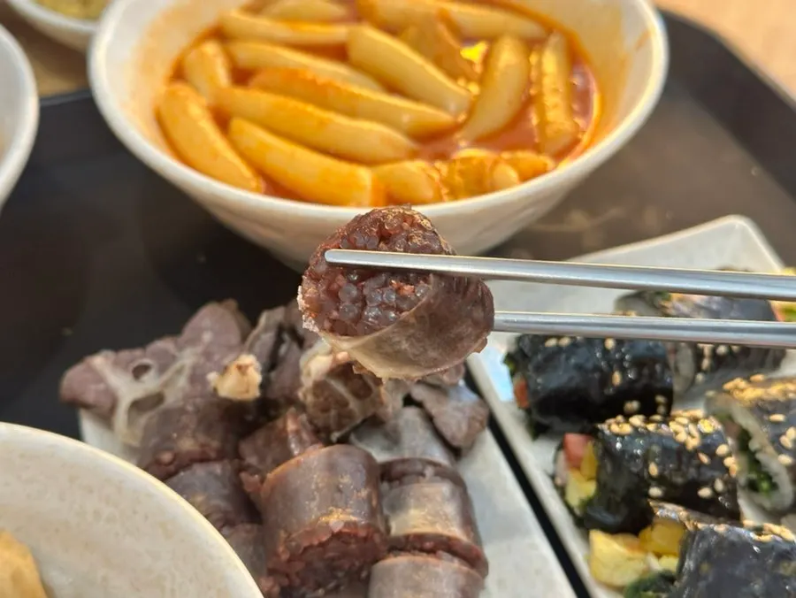 소스가 잘 밴 떡볶이 떡