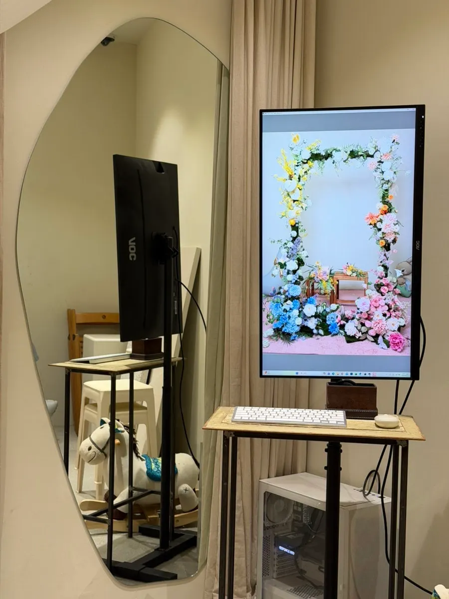 100-day table setting against the flower-frame backdrop