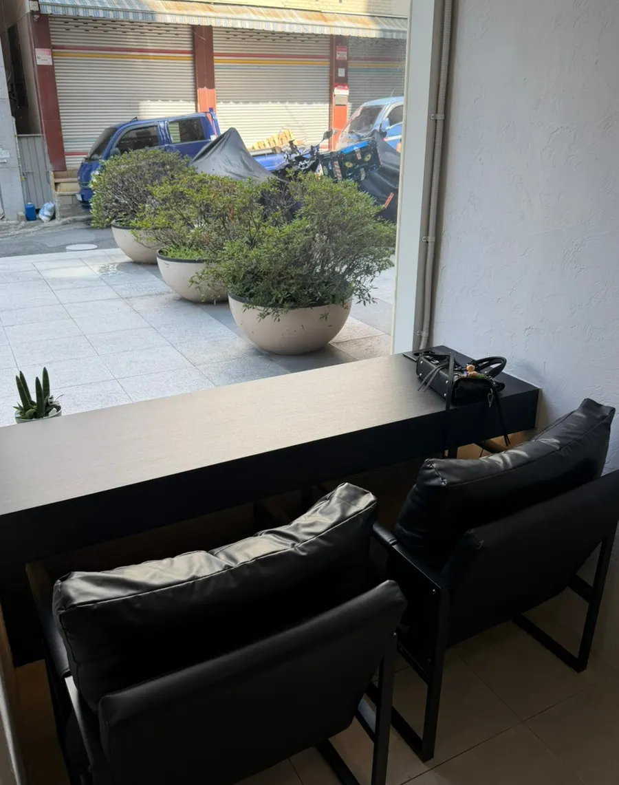 Outdoor tables at Ibaba Coffee
