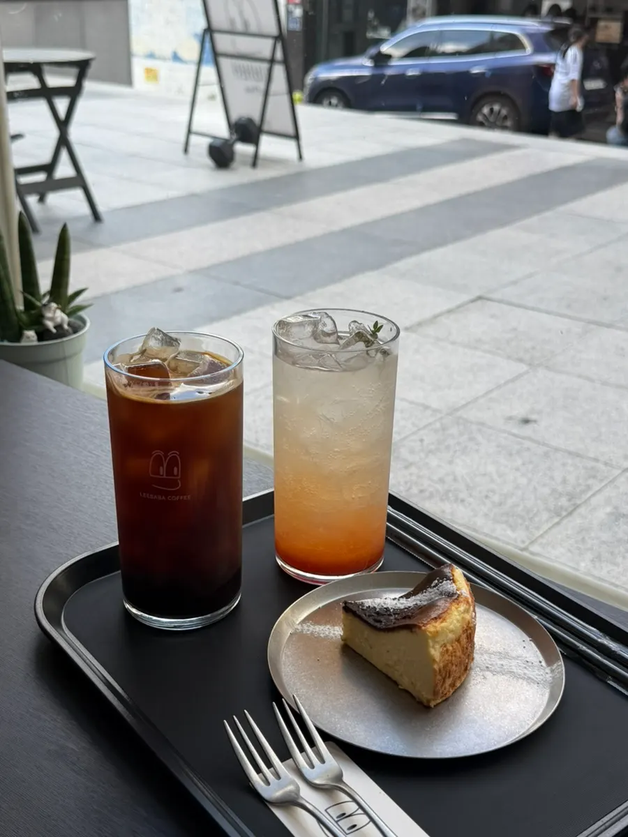 Drinks and dessert on the table at Ibaba Coffee