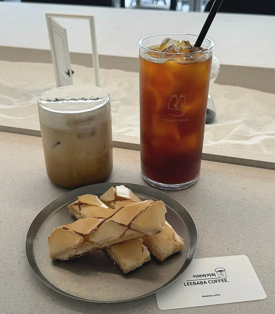 A cup of americano with no acidity