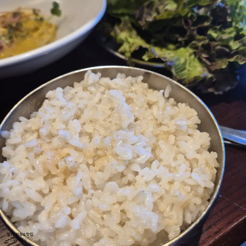 Galbitang served with a bowl of hyangmi rice
