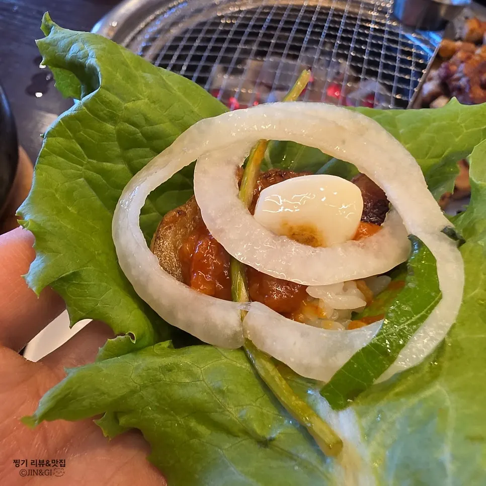 Juicy charcoal-grilled fresh pork belly
