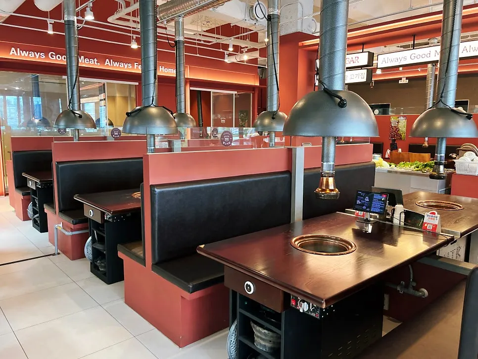 Tidy, clean interior design of Neul Gogi Jip Icheon Main Branch