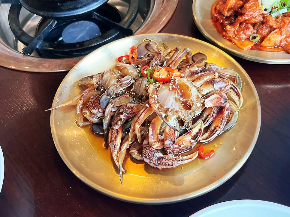 Full spread of the soy crab and jeyuk ssambap lunch special