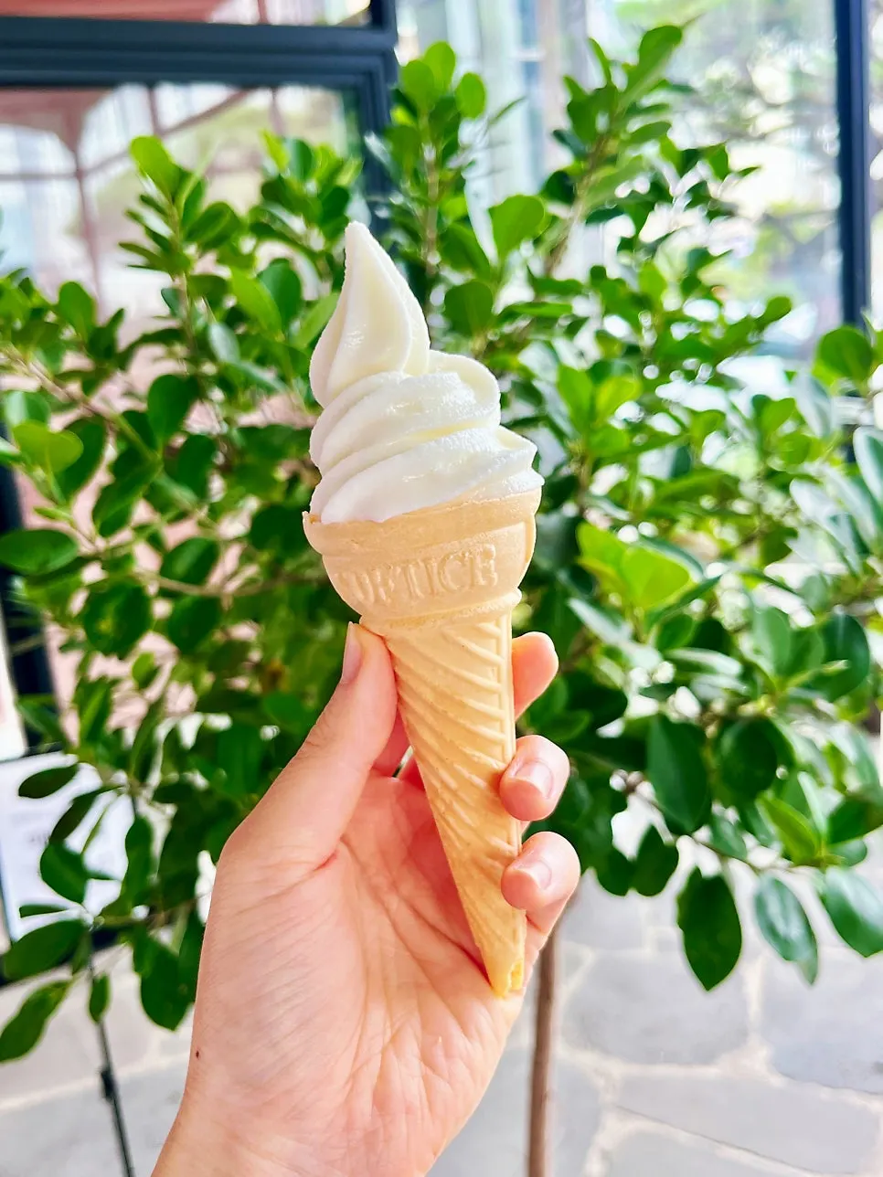 Lounge by the exit with free coffee and soft-serve ice cream