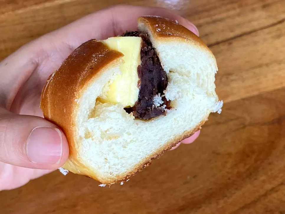 앙버터 소금빵 단면