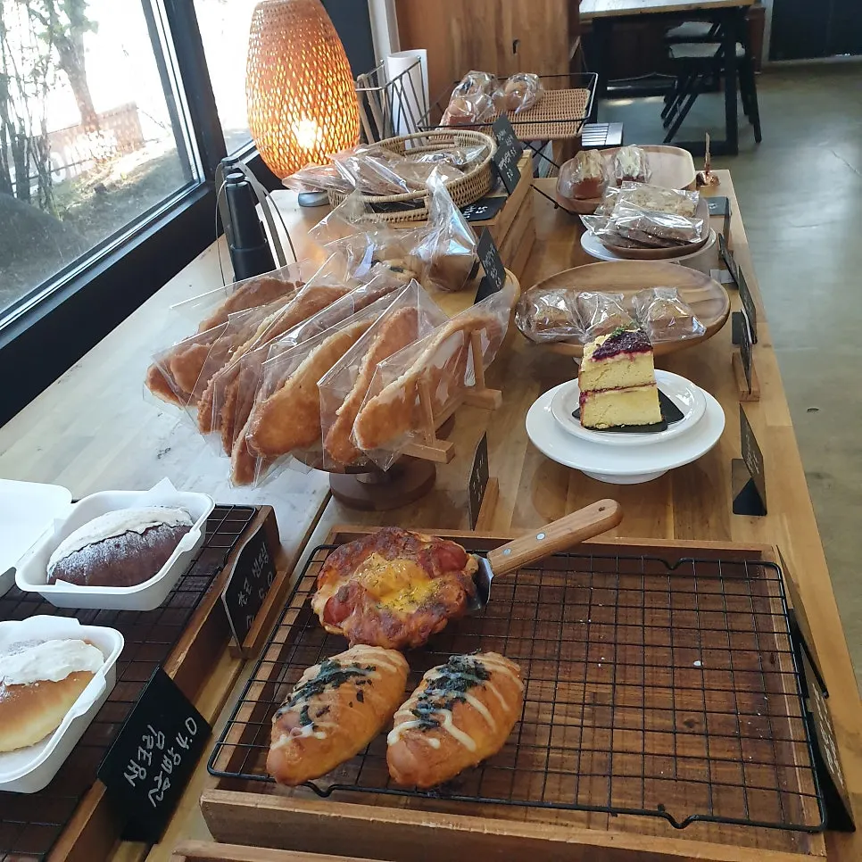 카페 아크로 들어가는 진입로