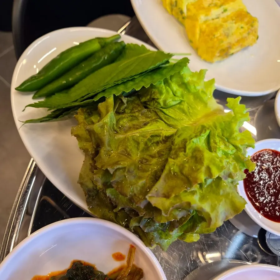 Side dishes served alongside the meat