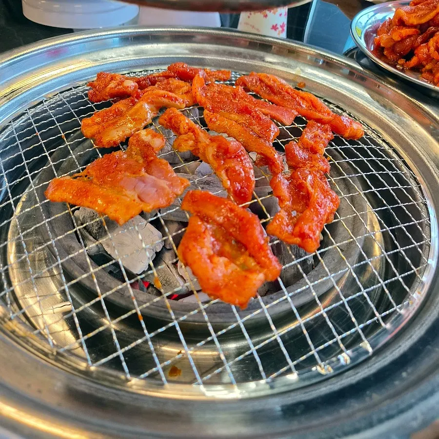 Two servings of spicy raw pork belly, 200g each