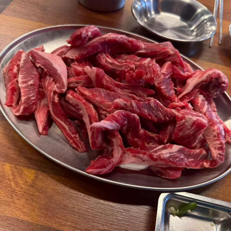 Charcoal for grilling beef ribs