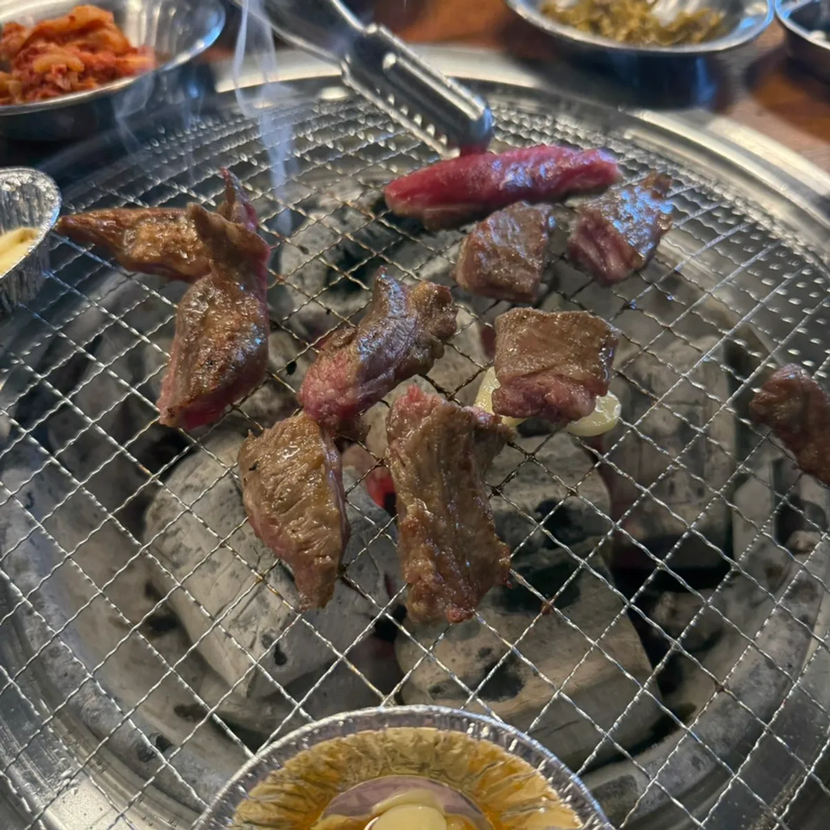 Grilled beef ribs with garlic
