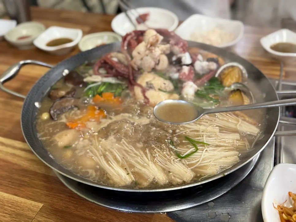 Octopus-and-abalone haesintang broth
