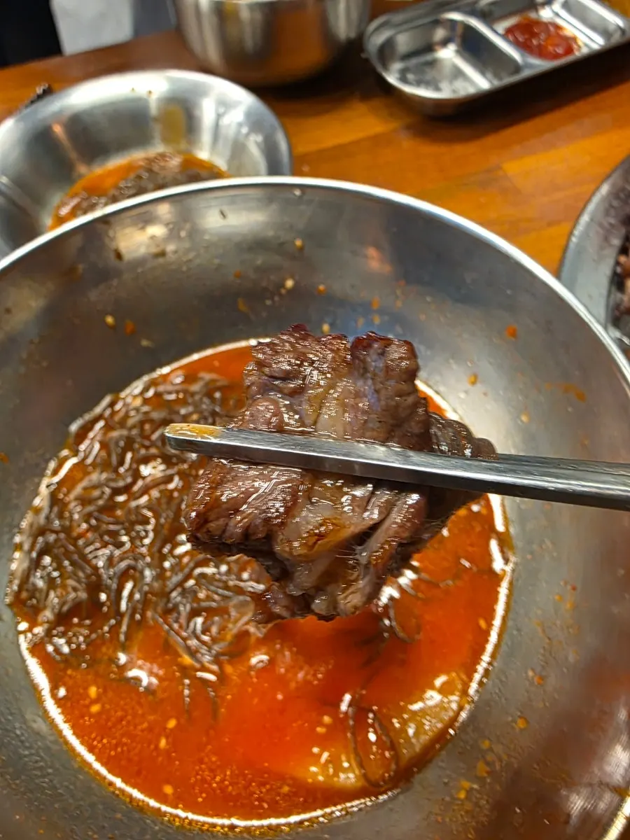Bibim naengmyeon eaten with beef