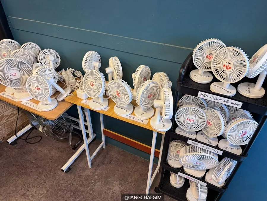 조왔소 장호원 본점 넓은 홀 좌석