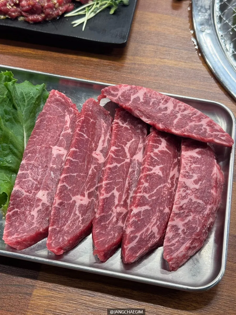 두툼하게 썰린 부채살