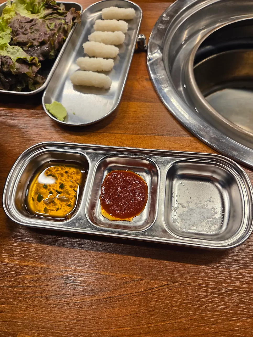 김치와 부추무침 등 밑반찬