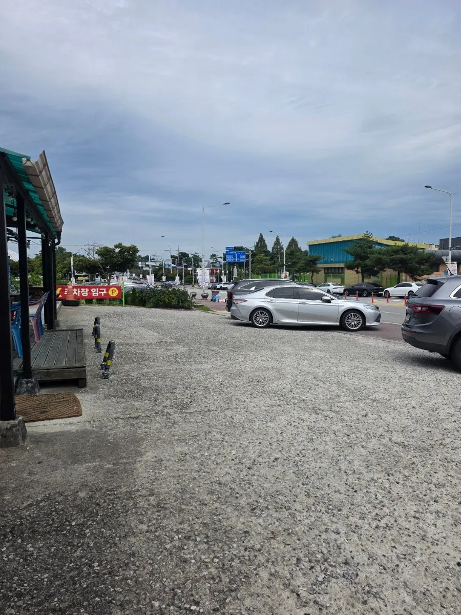 Exterior and parking lot of Jowatso Janghowon Gamgok Main Branch