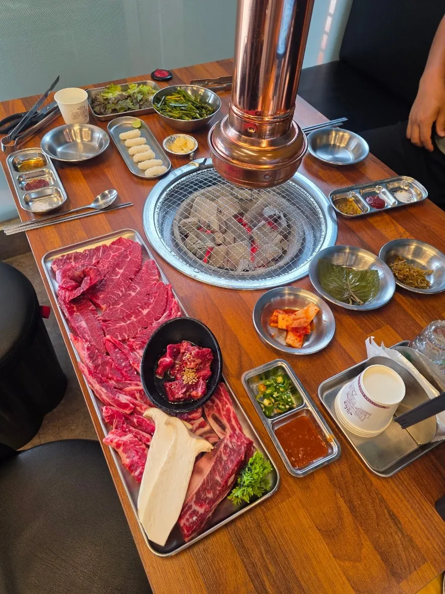 The 850g special-cuts platter served generously