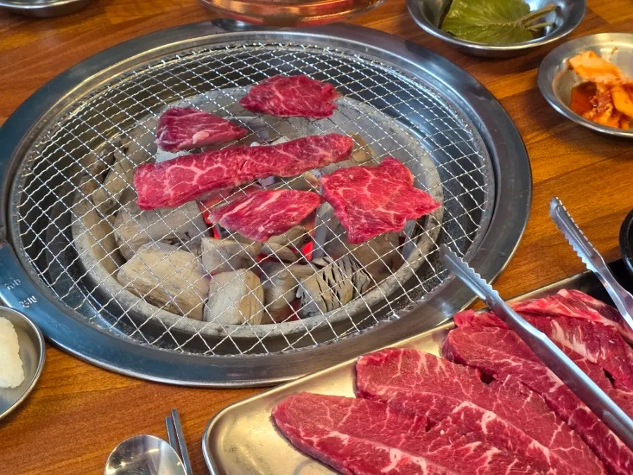 Table with the soup and beef platter together