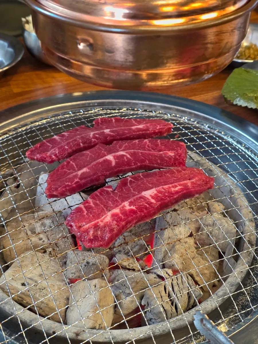 A grilled piece of bonkkotsal
