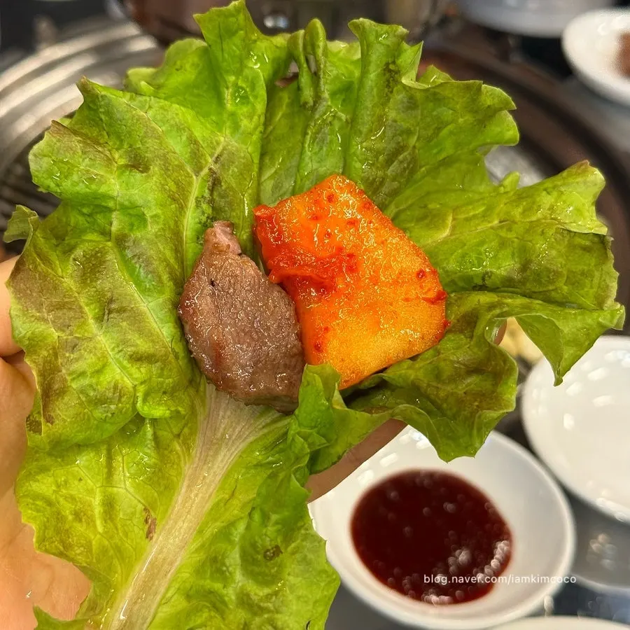 Perilla leaf wrap with meat and garlic