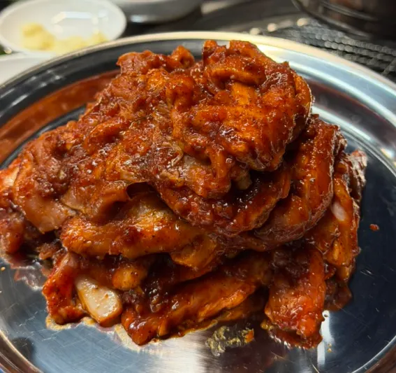 Menu price listing for the 200g red pork belly