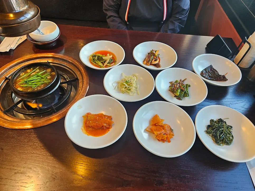 Main photo of the crab and pork ssambap spread at Neul Gogi Jip Icheon Main Branch