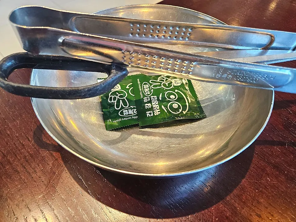 Disposable gloves provided for eating the soy crab