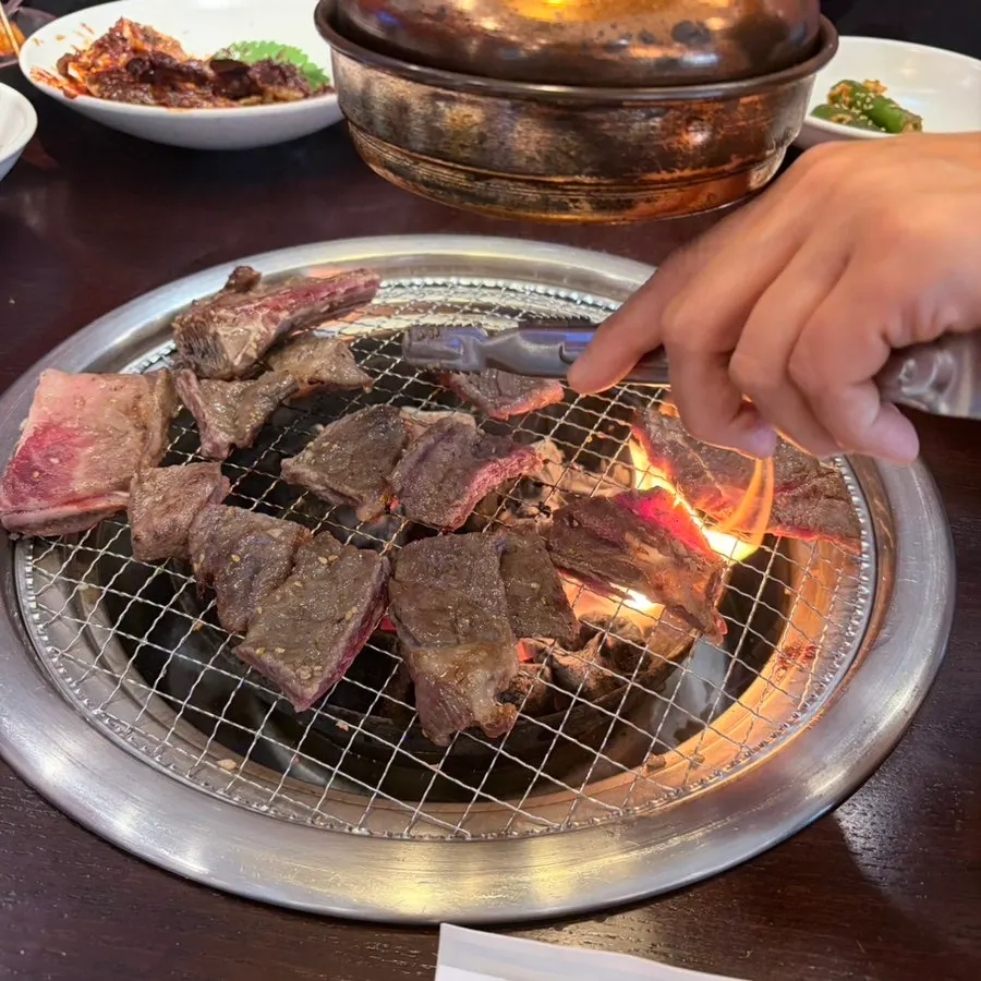 고기 굽기 전 양념소갈비