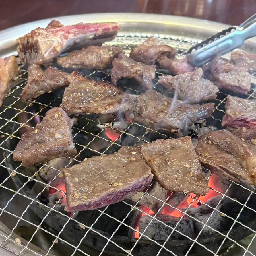 숯불에 굽는 양념소갈비