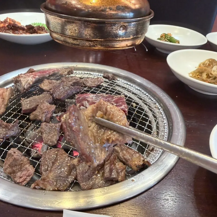 숯불에 구워진 양념소갈비