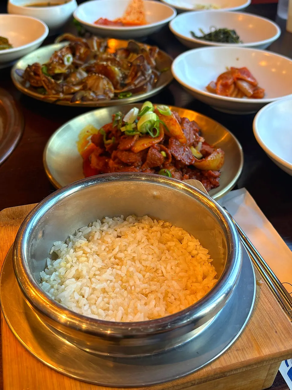 게장제육 세트 한상 차림