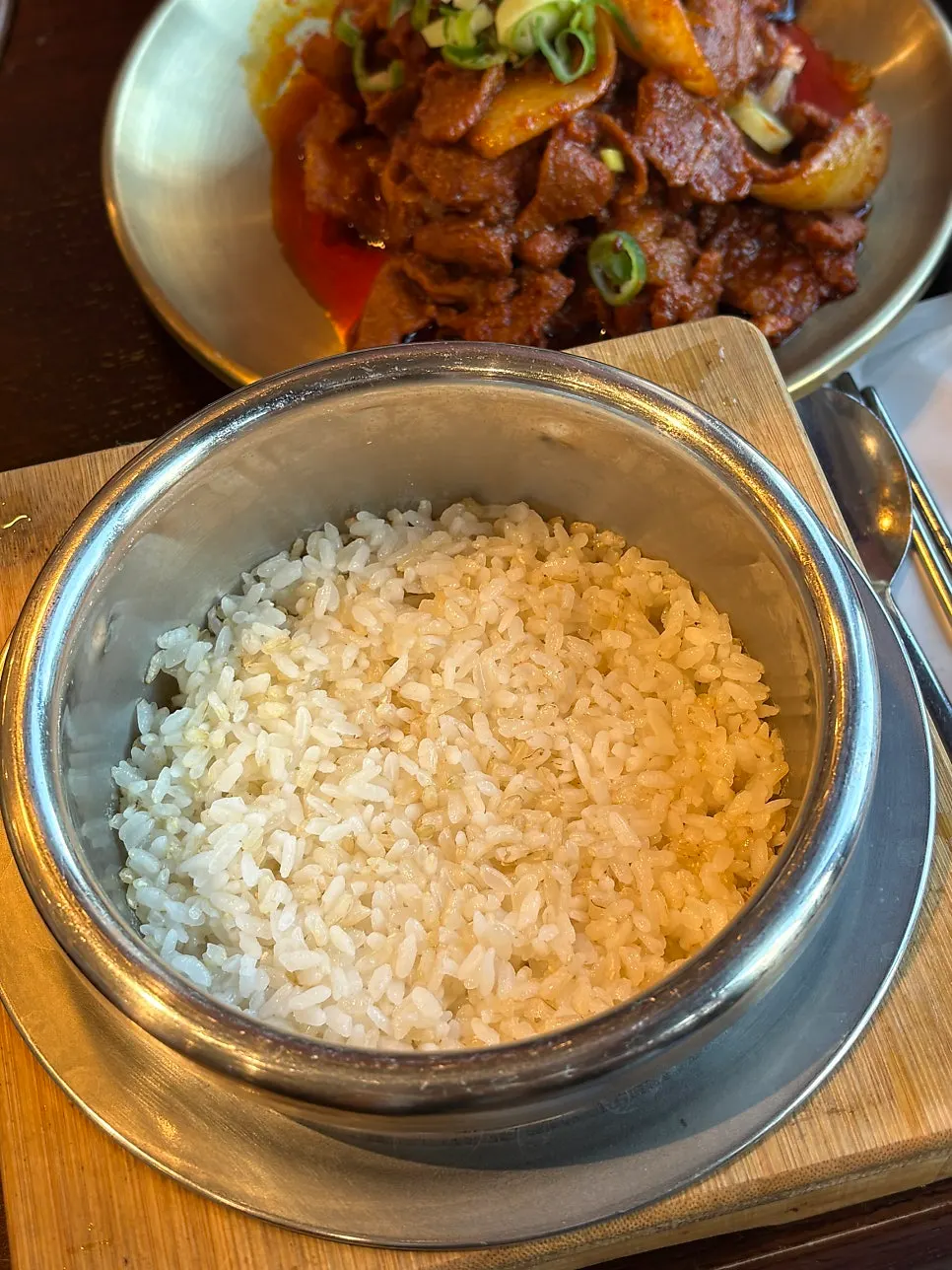 밑반찬이 깔린 2인 한상