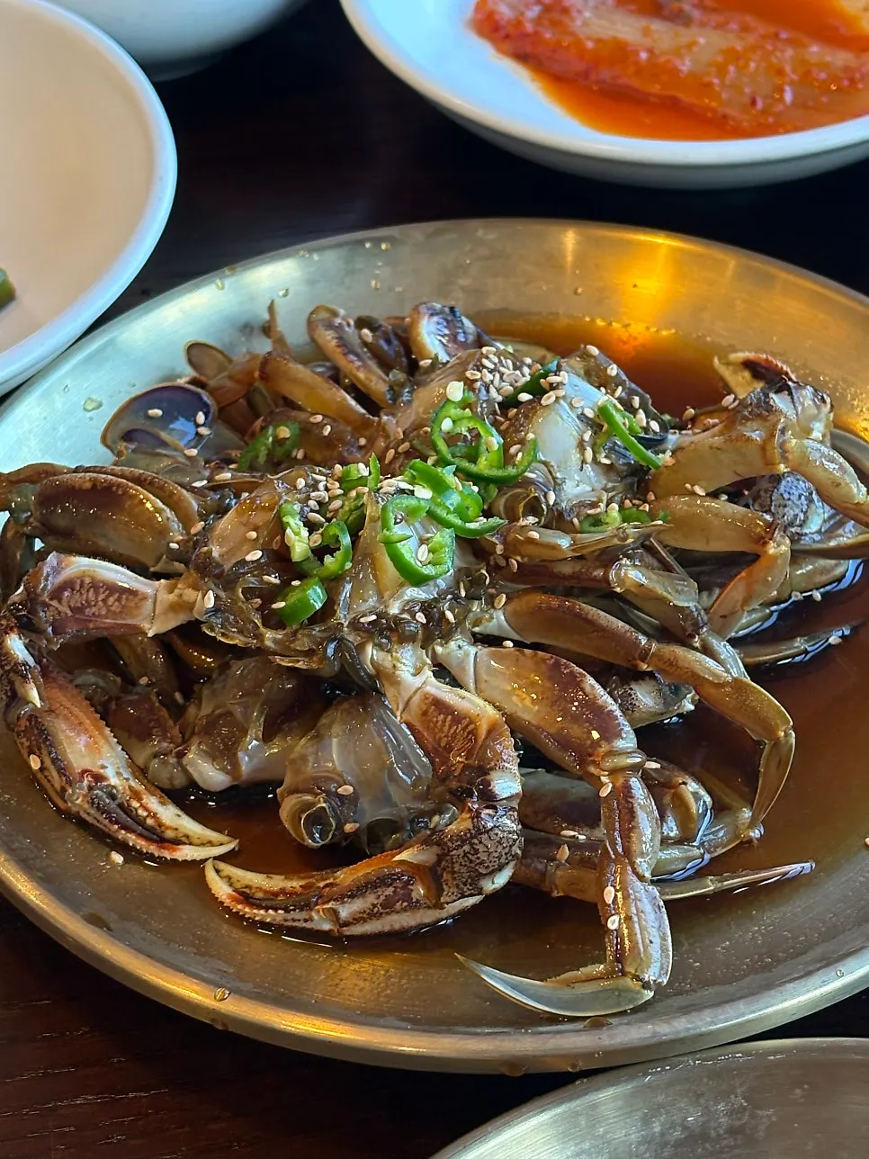물을 부어 둔 돌솥밥과 밑반찬
