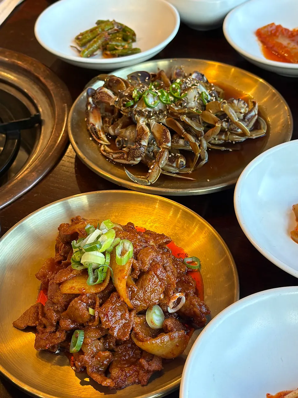 메인으로 나온 간장게장과 제육