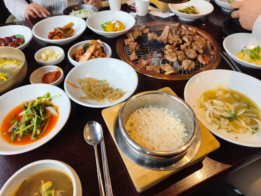 Table at Neul Gogi Jip after finishing the meal