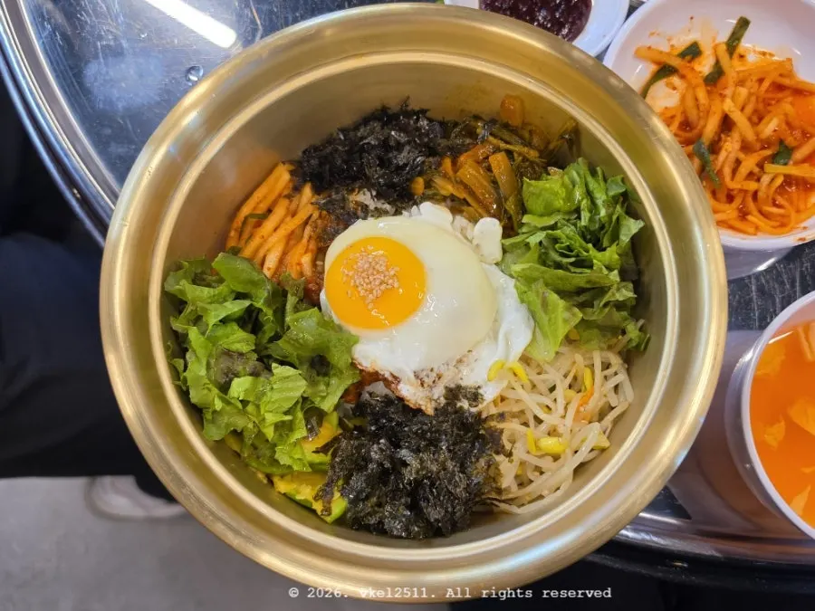 A generous bowl of bowl bibimbap