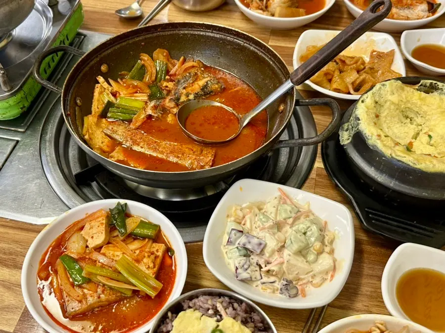 오뎅볶음 콩나물무침 등 밑반찬 5가지