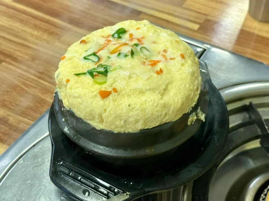 숟가락으로 발라낸 갈치 살