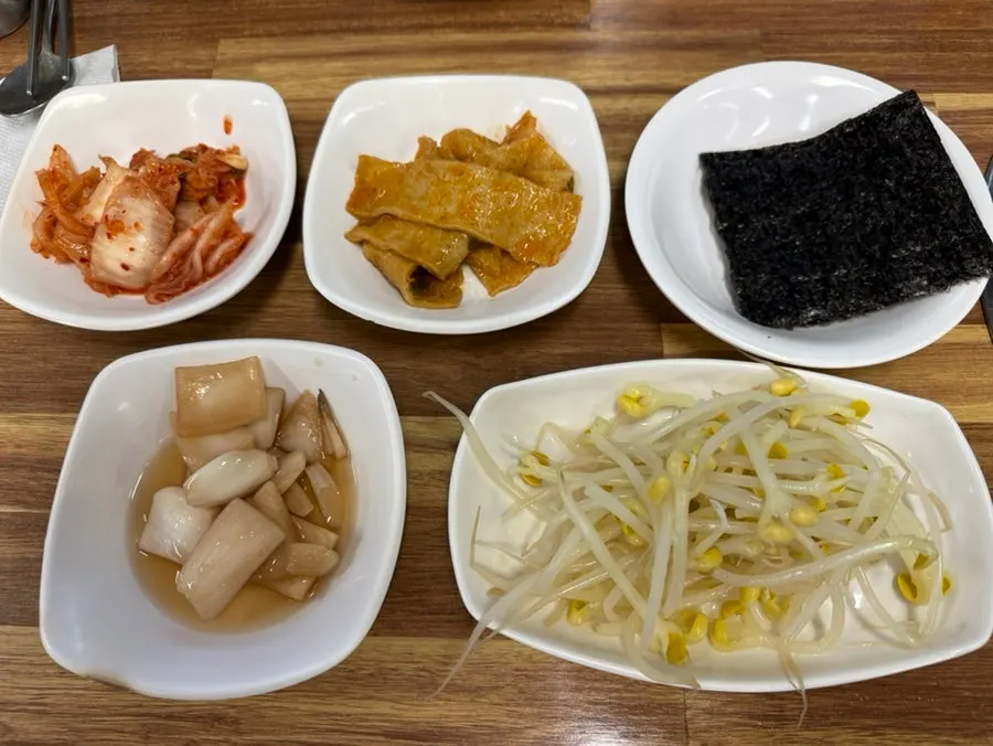 동태탕 코다리조림 갈치조림이 적힌 메뉴판