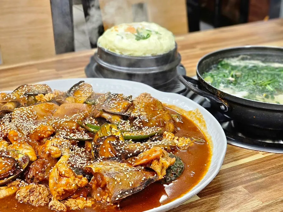 알과 고니 미더덕이 들어간 대구지리탕