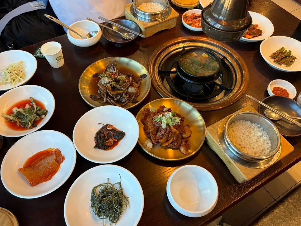 게장 제육쌈밥 정식 한상차림
